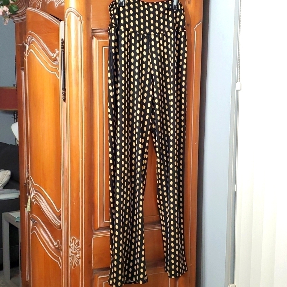 MUD PIE, Wide leg pull up pants. Size small.  Black with tan dots Excellent cond